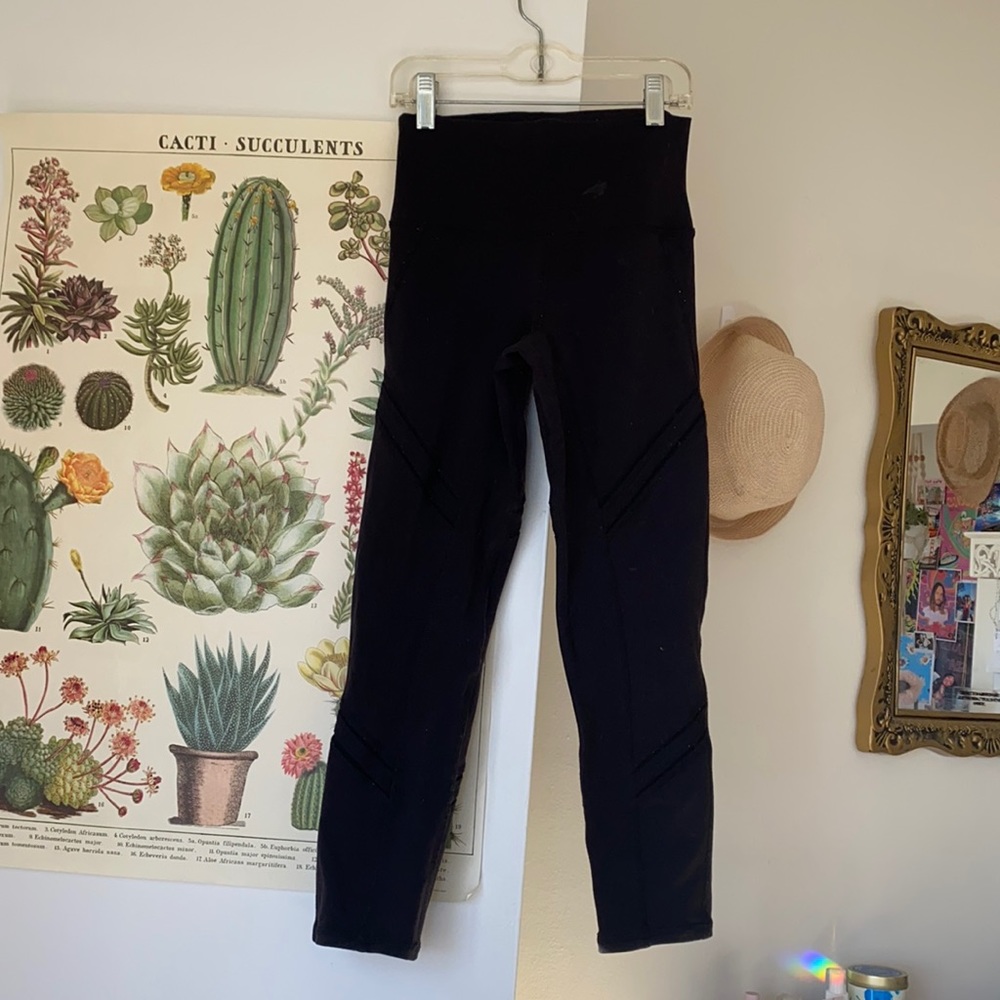 Alo yoga black cropped with mesh detailing